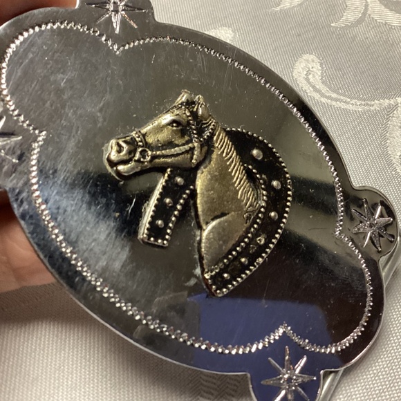 Horse belt buckle made in Hong Kong very adorable - Picture 3 of 6